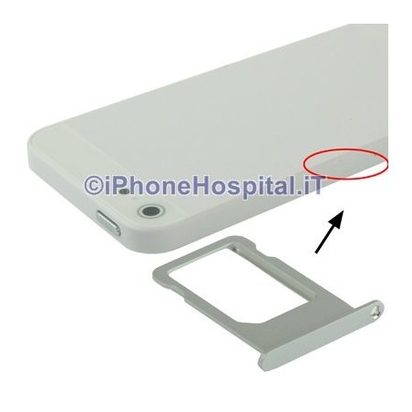 O iPhone 5 A1428, A1429, A1442 tem um slot para cartão SIM prateado - 1.